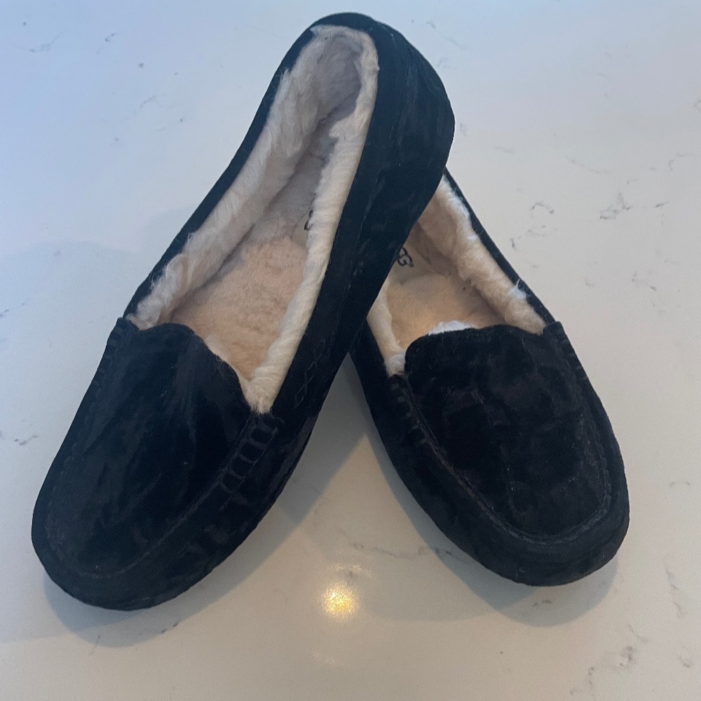 UGG Ansley Crushed Velvet Slipper in Black  Size 7